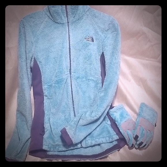 The North Face Jackets & Blazers - North face jacket with glovee